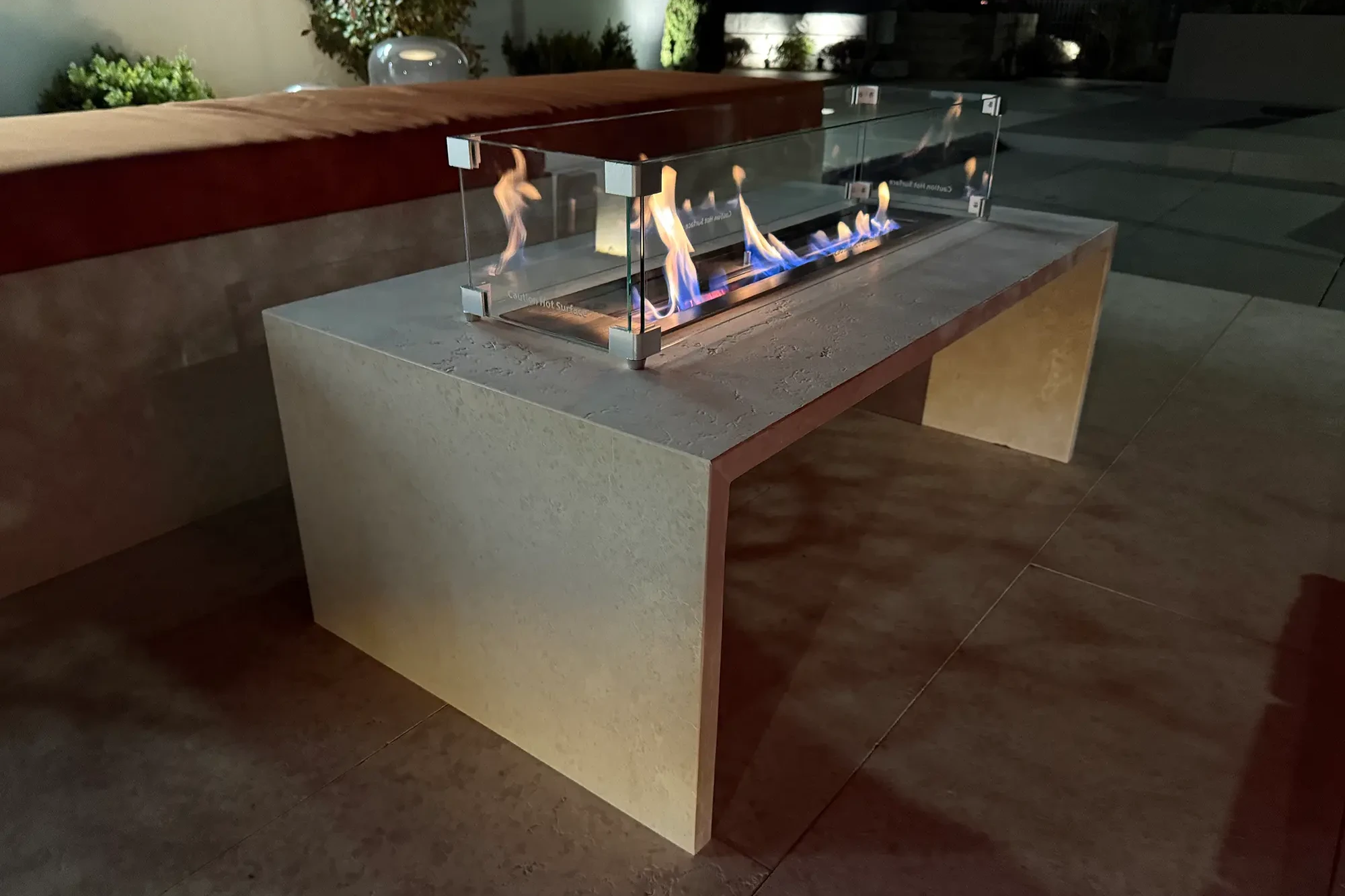 Produkte Außenbereich Kamintisch Feuertisch Arkefire Naturstein Kanfanar