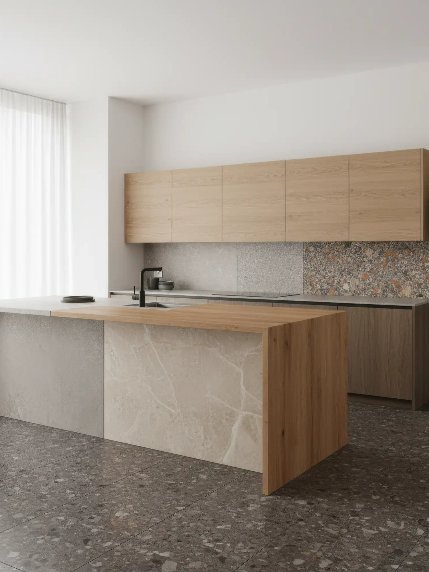 Moderne Küche mit heller Keramikarbeitsplatte, Holzfronten und großformatigen Fliesen