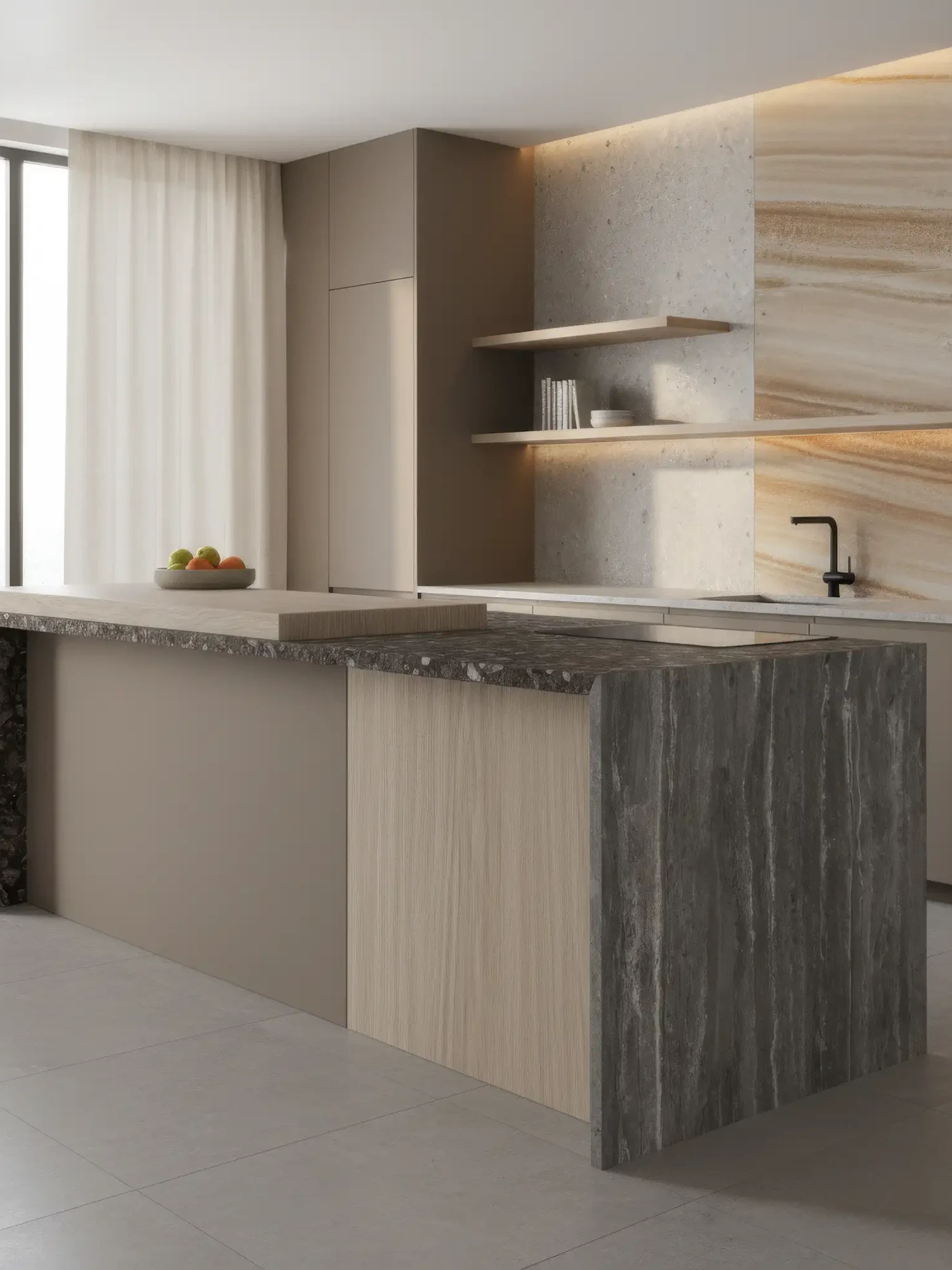 Moderne Küche mit dunkler Keramikarbeitsplatte und Wandverkleidung in Naturstein-Optik